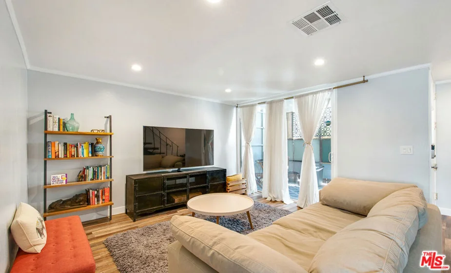 141 W Hillcrest Boulevard #2 photo 6