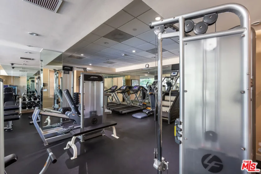 10445 Wilshire Boulevard #1806 photo 34
