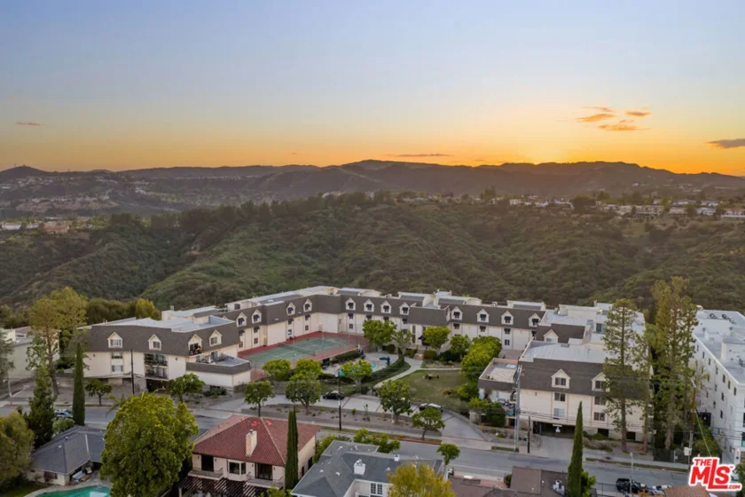 2385 Roscomare Road #F10 photo 27