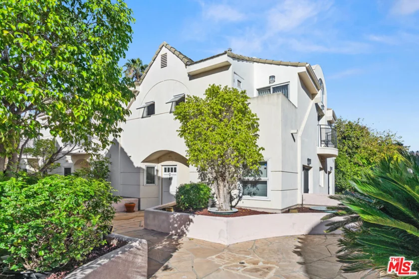5107 Coldwater Canyon Avenue #13 photo 1