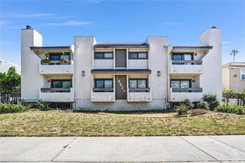 19620 Sherman Way #1 photo 2