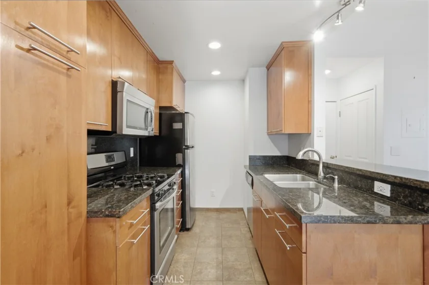 1554 N Hobart #2 photo 30