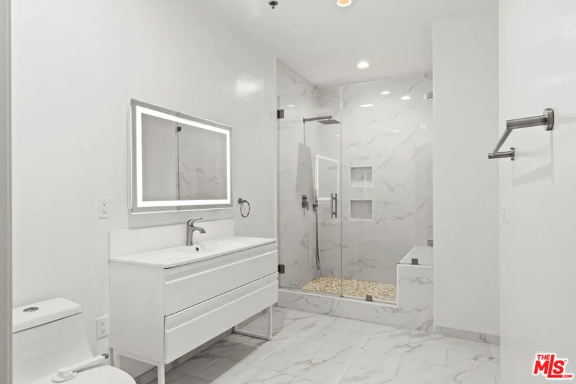 3785 Wilshire Boulevard #204 photo 32