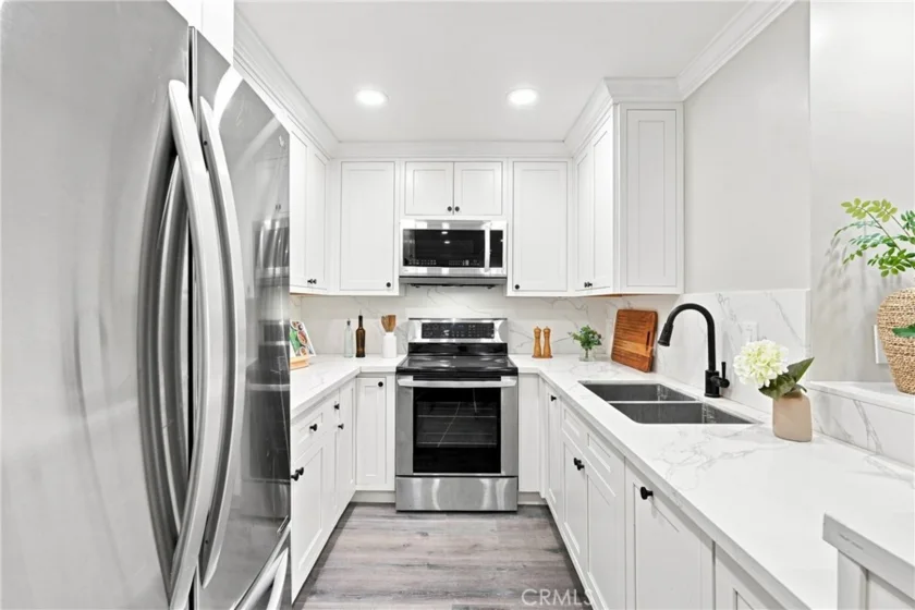 278 N Wilshire #108 photo 8