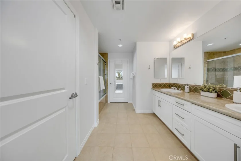 931 E Walnut #307 photo 22