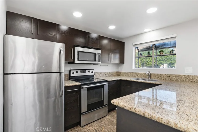 941 Elm #16 photo 4