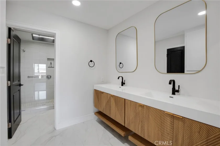 17150 Burbank #23 photo 8