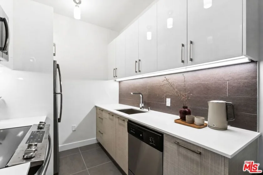 939 S Broadway #308 photo 14