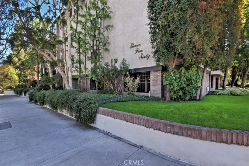 11560 Moorpark Street #104 photo 1