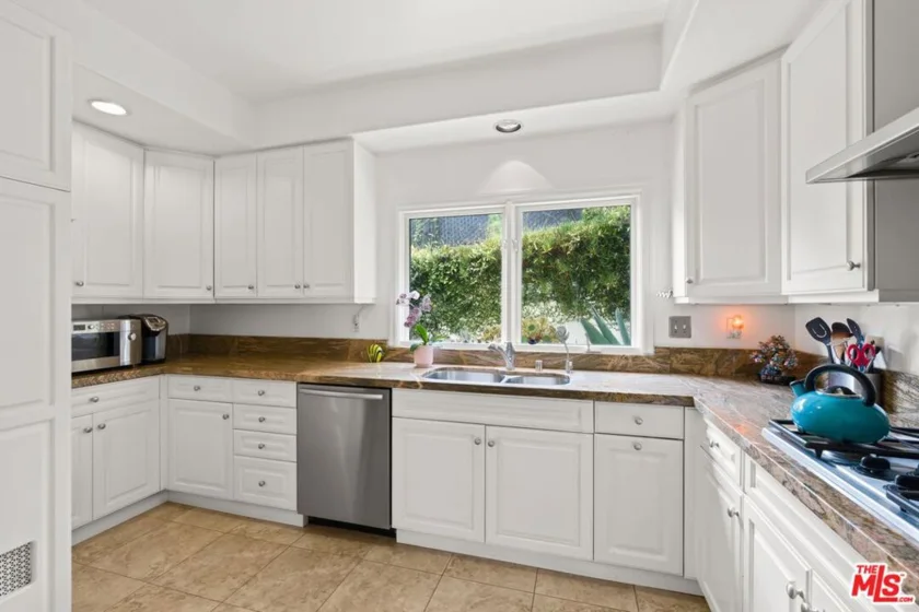 6435 Zumirez Drive #21 photo 5