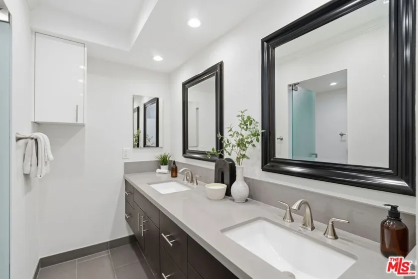 150 N Almont Drive #301 photo 16