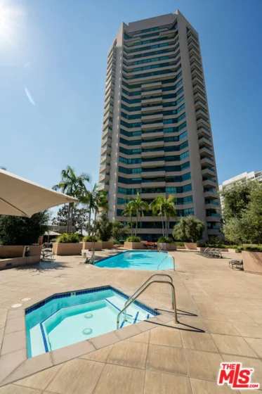 10490 Wilshire Boulevard #1402 photo 31