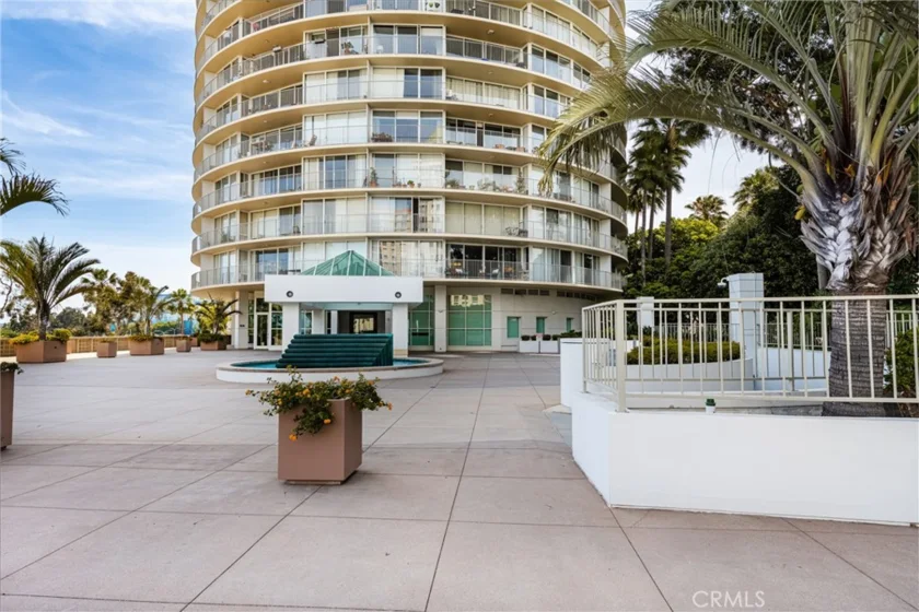 700 E Ocean #2406 photo 1