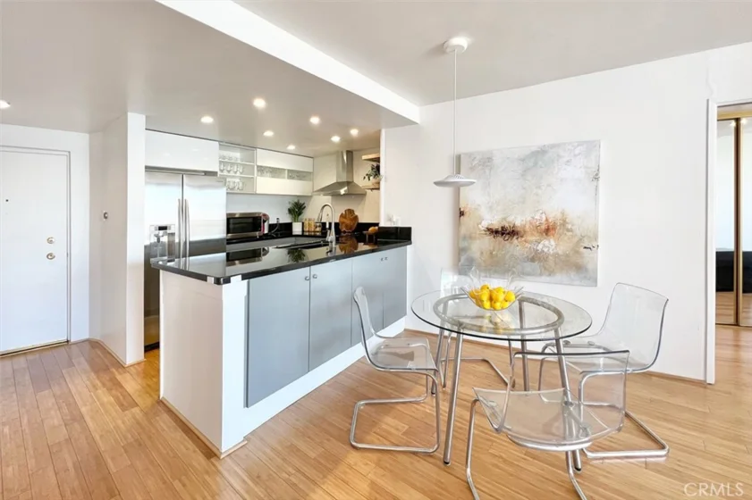 700 E Ocean Boulevard #1102 photo 1