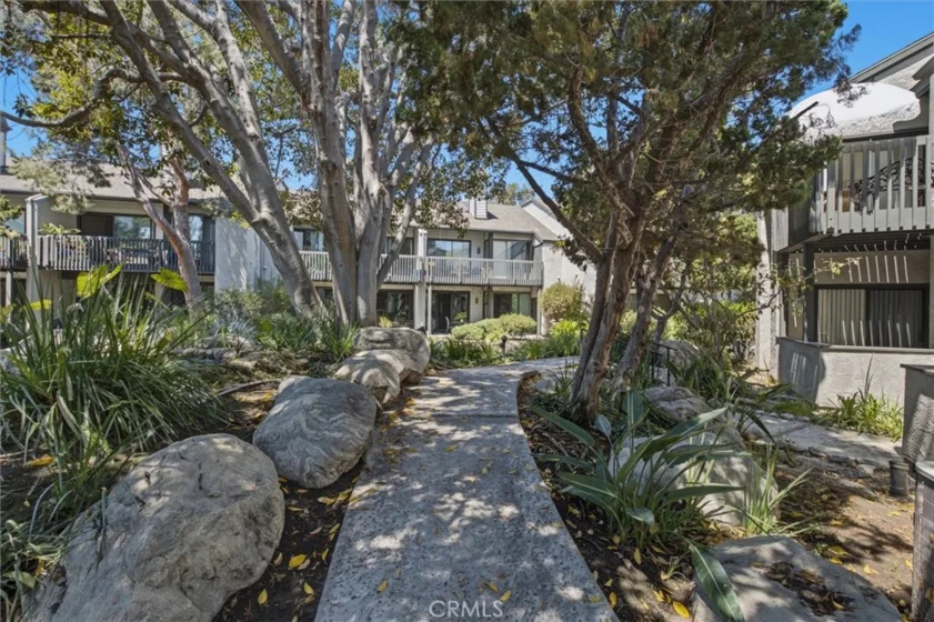 2538 W Macarthur Boulevard ##J photo 34
