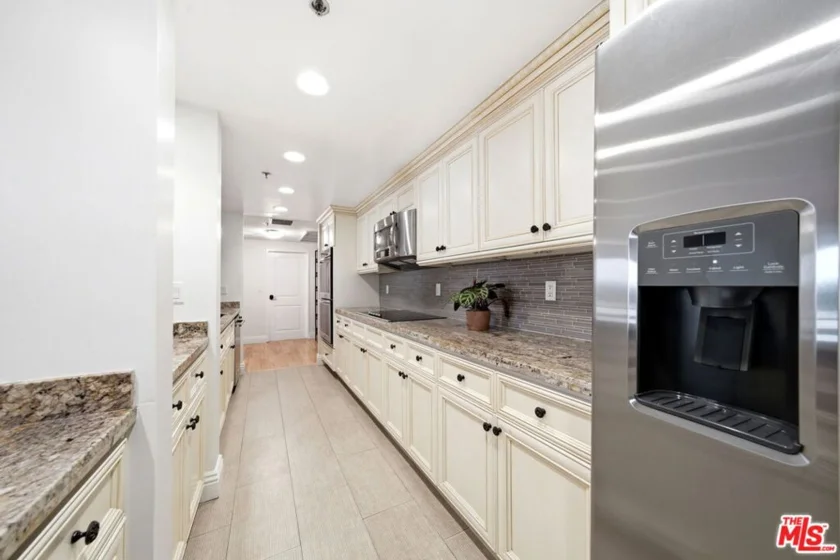10660 Wilshire Boulevard #805 photo 27