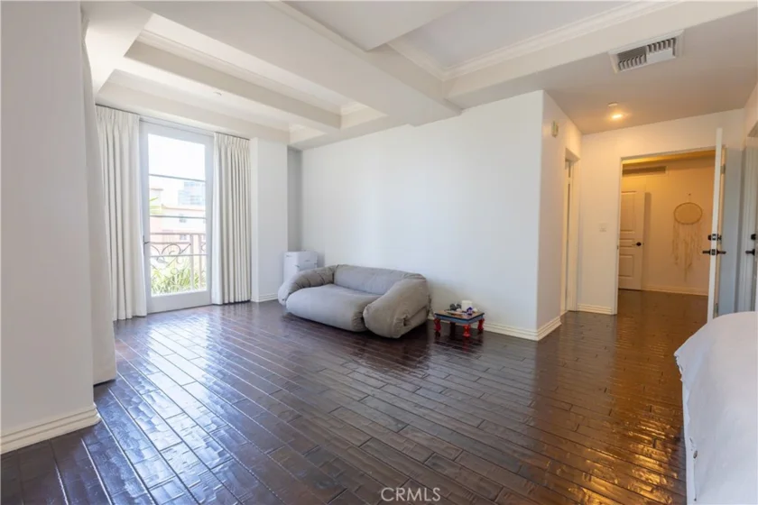 10795 Wilshire Boulevard #402 photo 6