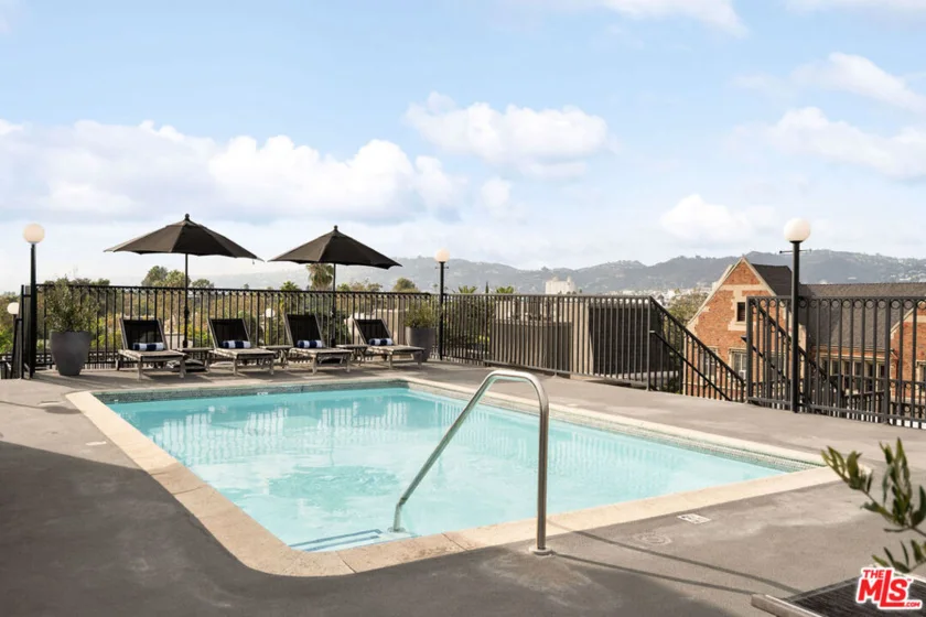 585 N Rossmore Avenue #407 photo 21