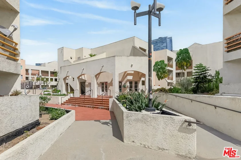 1118 Valencia Street #310 photo 32