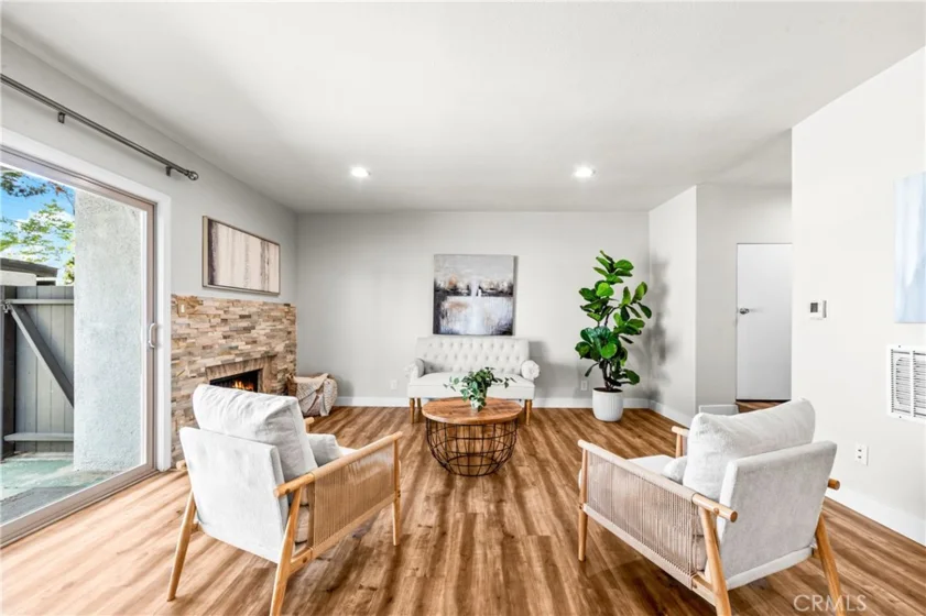 6800 Lampson photo 18