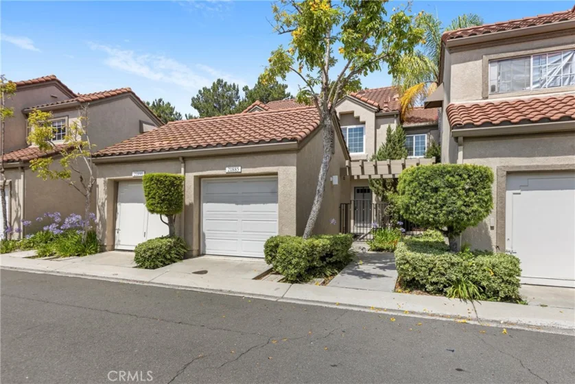 21885 Southgate photo 1