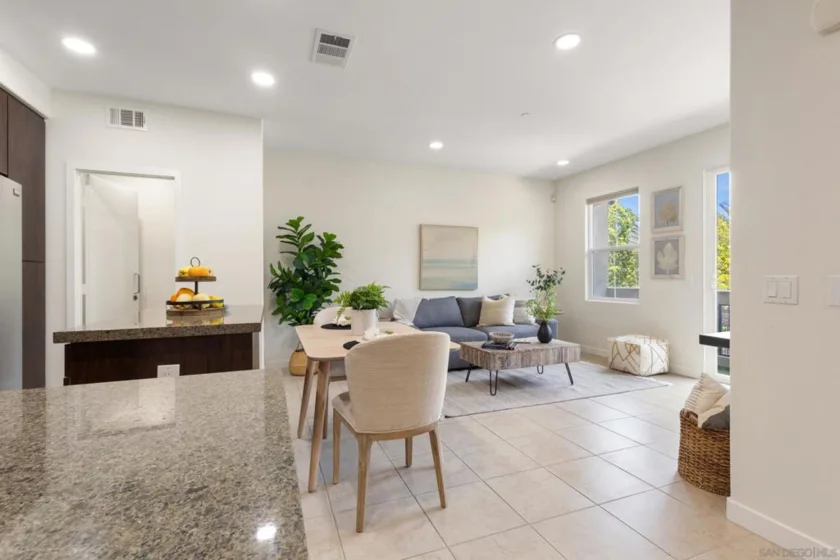 2104 Cosmo Way photo 9