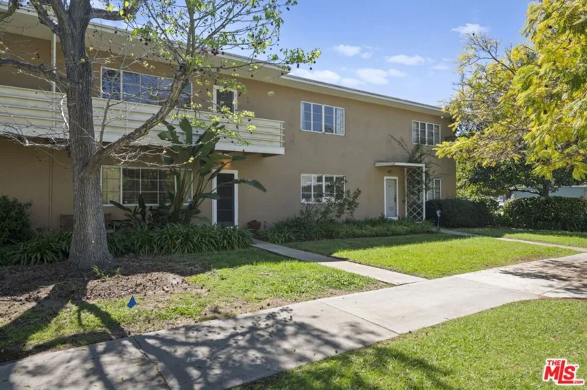 5464 Village Green photo 34