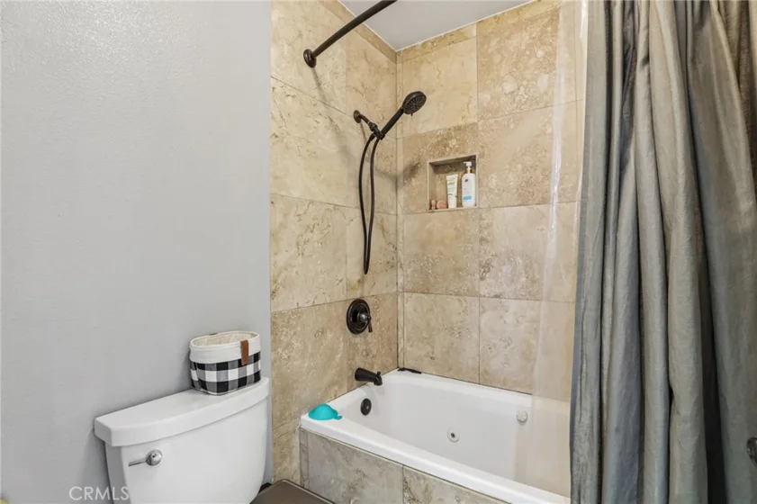 2330 Vanguard photo 17