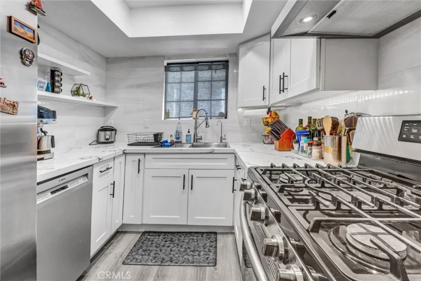 6545 Reseda Boulevard #6 photo 5