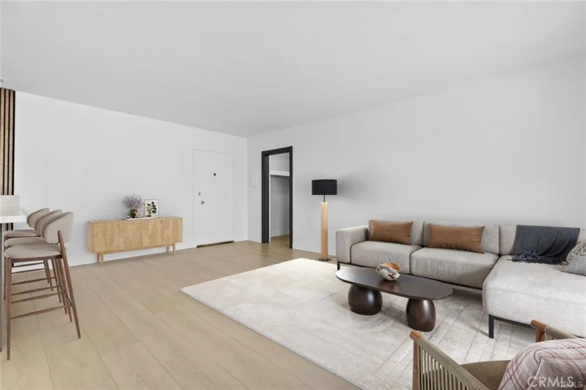 960 Larrabee #120 photo 4