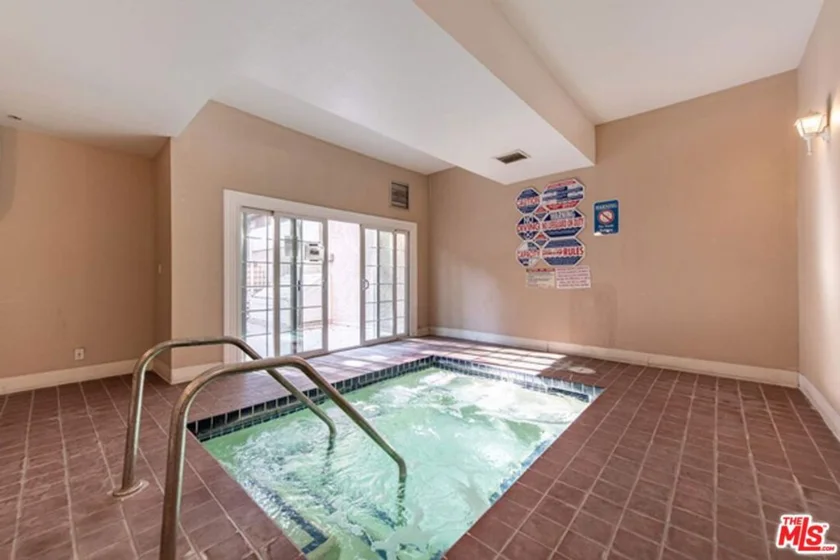 5139 Balboa Boulevard #203 photo 20