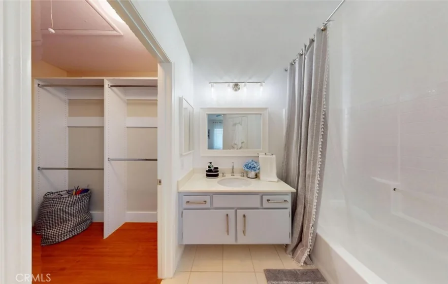 210 California Court photo 26