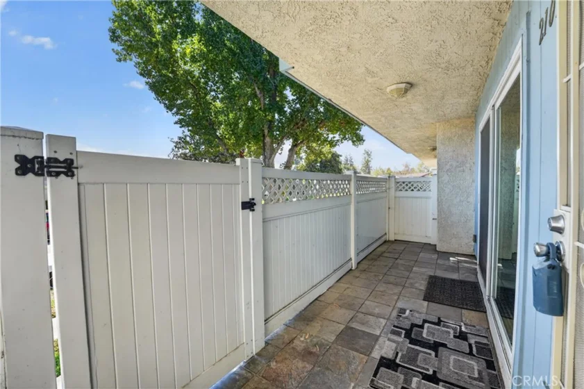 2105 N Derek #3 photo 2