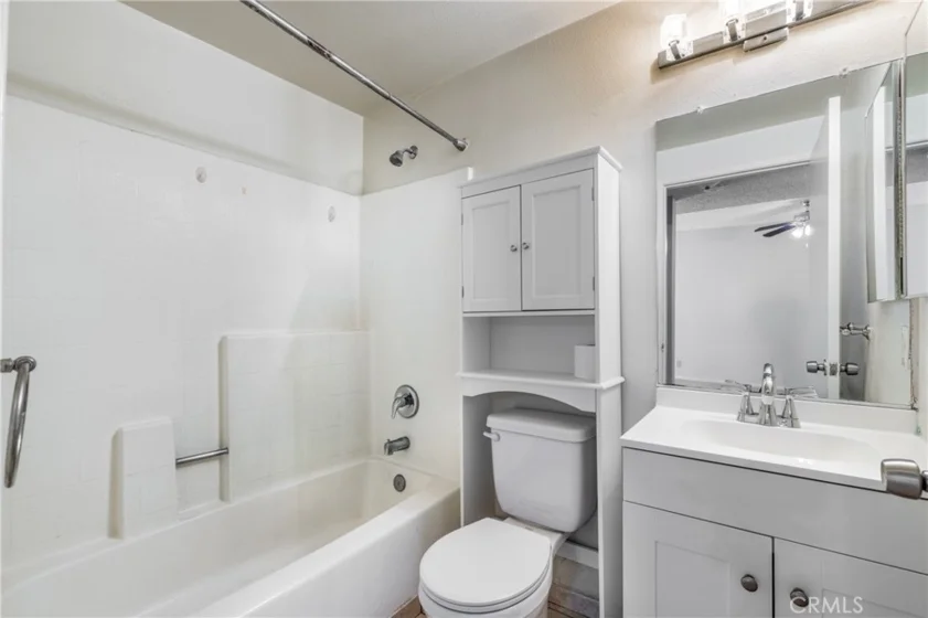 2915 Montrose Avenue #430 photo 7