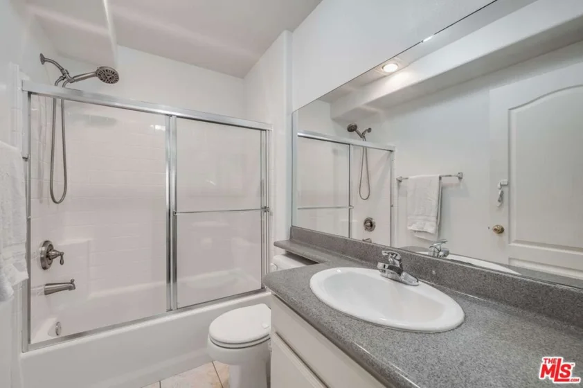 10924 Bloomfield Street #7 photo 2