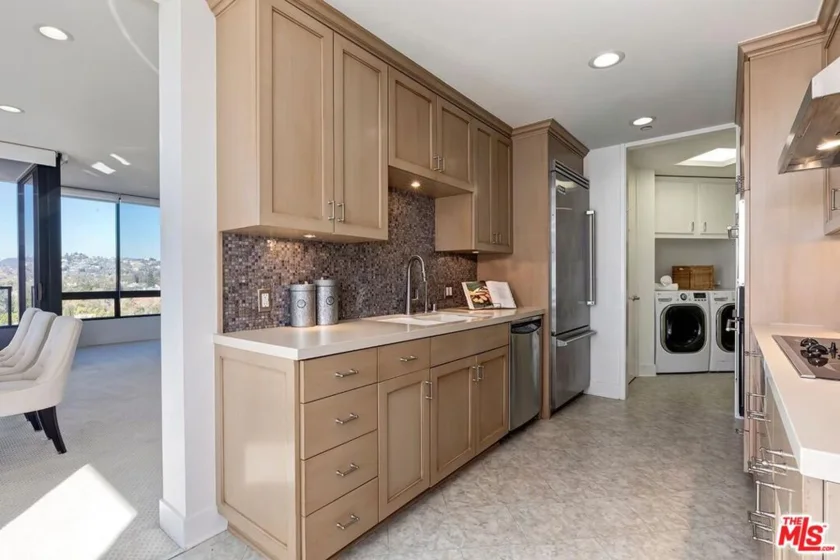 10350 Wilshire Boulevard #1102 photo 12