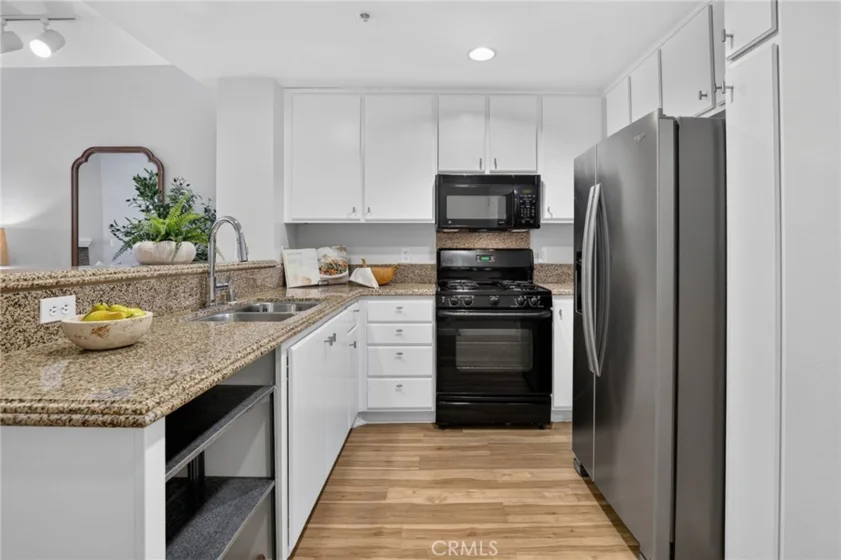 160 S Hudson Avenue #111 photo 13