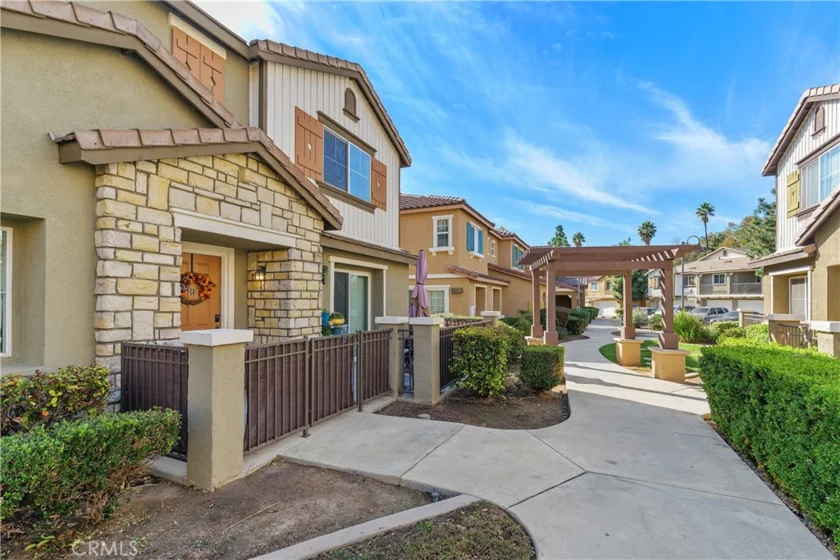 25880 Iris Avenue #B photo 1