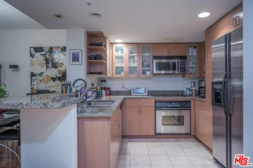 13700 Marina Pointe Drive #1514 photo 7