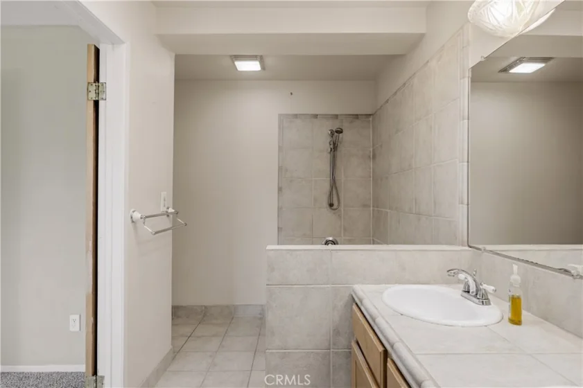 17943 Magnolia Boulevard #16 photo 25