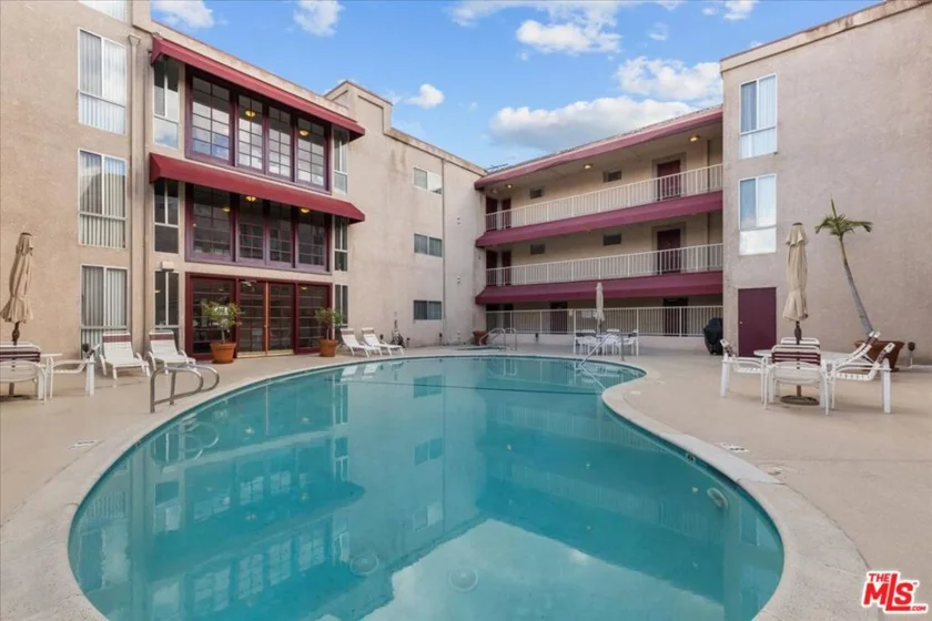 4487 Colbath Avenue #310 photo 1