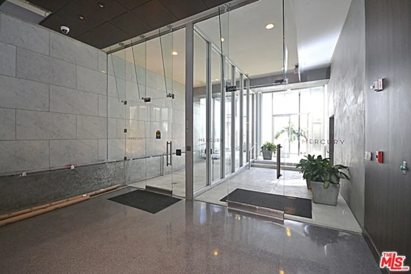 3810 Wilshire #1409 photo 1