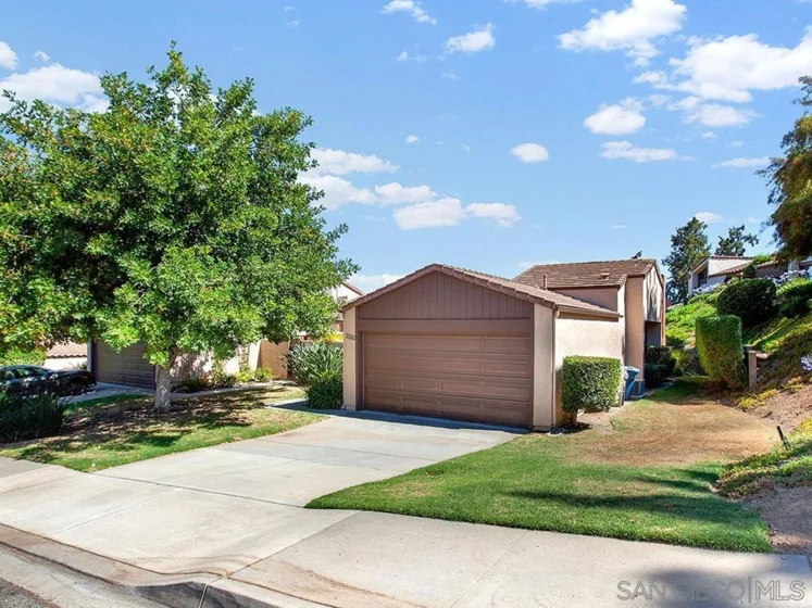 2060 Golden Circle Drive photo 1