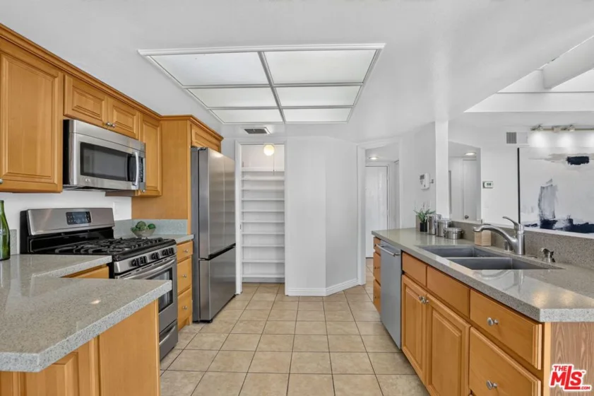 2677 Centinela Avenue #401 photo 13