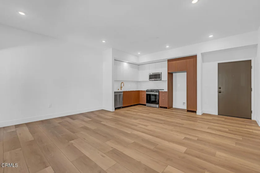 139 S Oak Knoll Avenue #103 photo 4