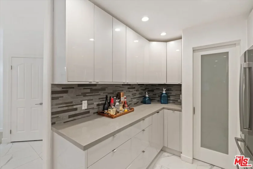 1160 Granville Avenue #108 photo 63