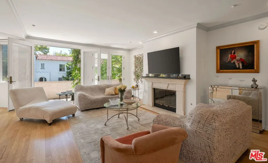 121 N Almont Drive #201 photo 9