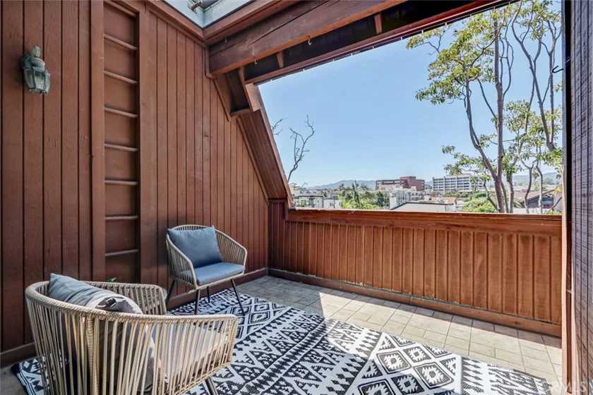 984 Granville photo 40