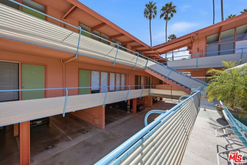 1400 N Hayworth Avenue #2 photo 27