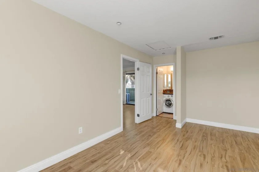 Twin Oaks Avenue #5 photo 15